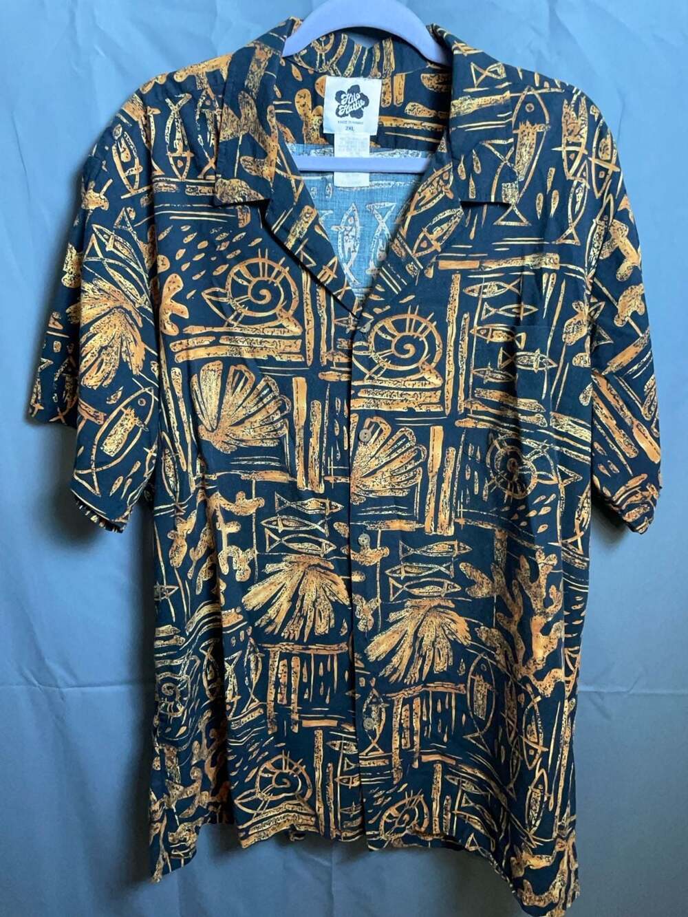 Hilo Hattie Men's Aloha Hawaiian Shirt Black and Gold Marine Life Fish Print 2 x